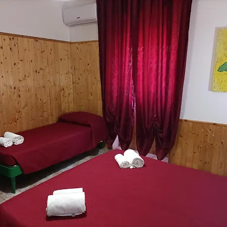 Mony's Island Guest house *